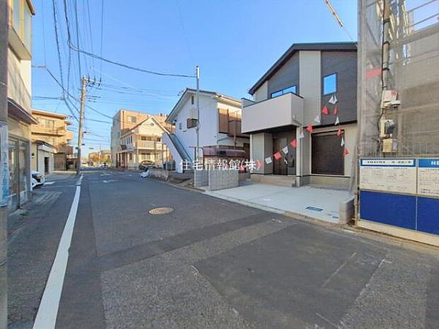 前面道路を含めた現地写真です。