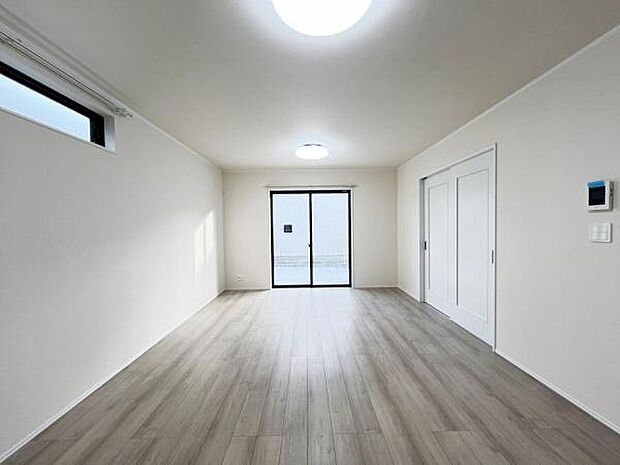 ご家族の温かい時間を演出するダイニングスペースです。