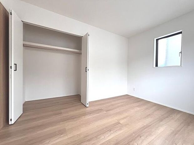 中の物を確認しやすく、取り出しやすい収納スペース。お部屋を広々とお使いいただけます。