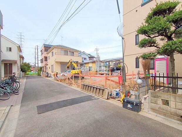 前面道路を含めた現地写真です。