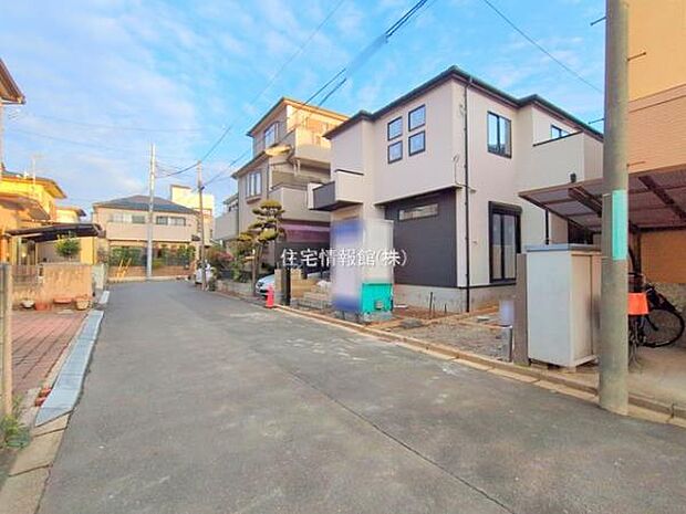 前面道路を含めた現地写真です。