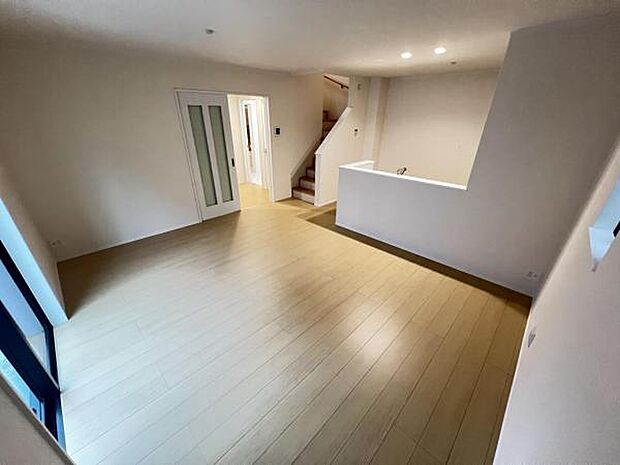 家族団らんの場所としてゆったりと居心地の良いリビングです。