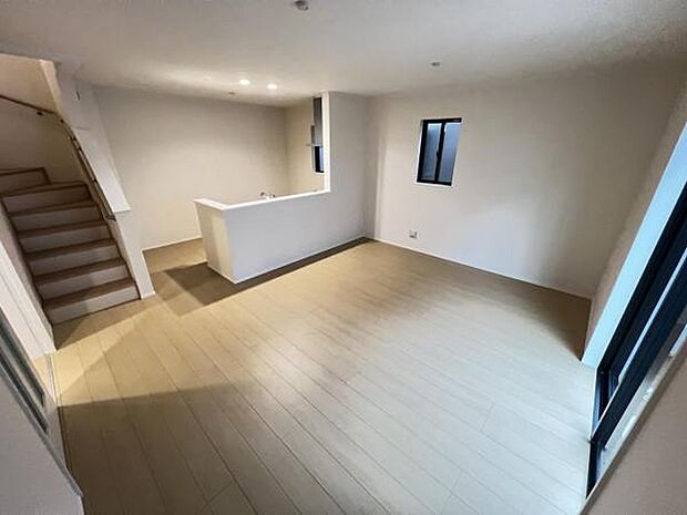 リビングダイニングになります。ご家族そろっての素敵な空間になりそうですね。