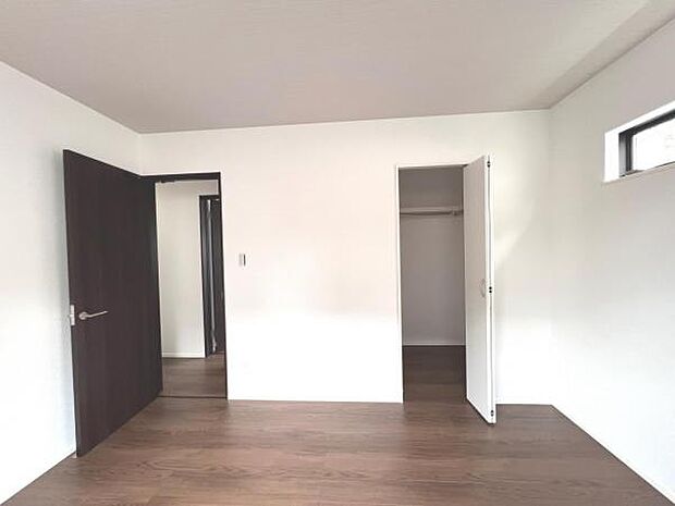 収納が備わっており、子供部屋や在宅ワークスペース等にもおすすめです。