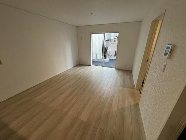 家族とゆったり時間を過ごせるリビングダイニング。