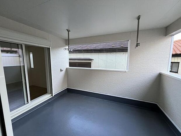 開放感あふれる広々としたバルコニーはお洗濯はもちろん、ガーデニングなども楽しめます。