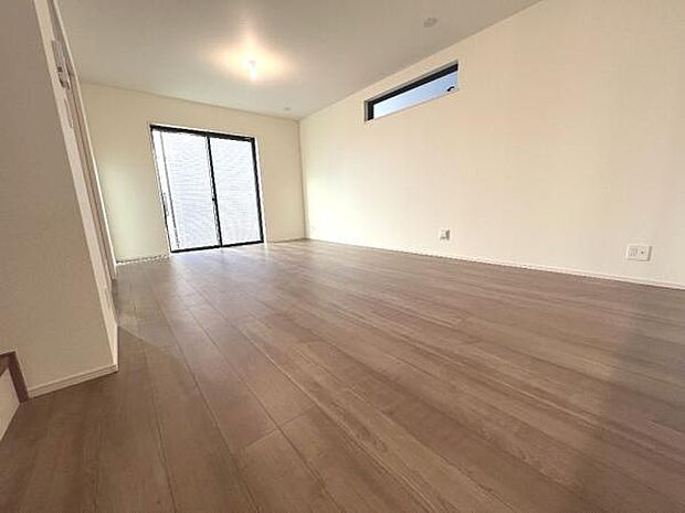 リビングダイニングになります。ご家族そろっての素敵な空間になりそうですね。