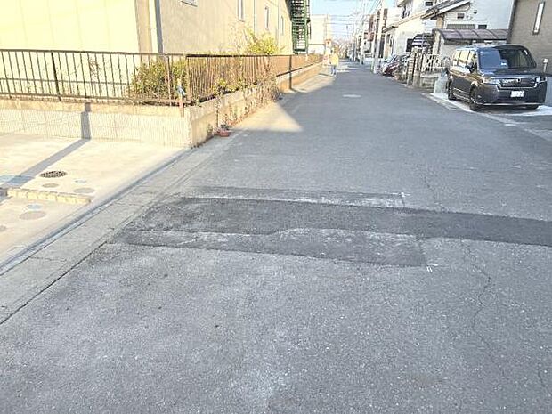 前面道路を含めた現地写真です。ぜひ周辺環境も併せてご覧ください。