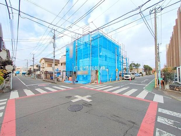 前面道路を含めた現地写真です。