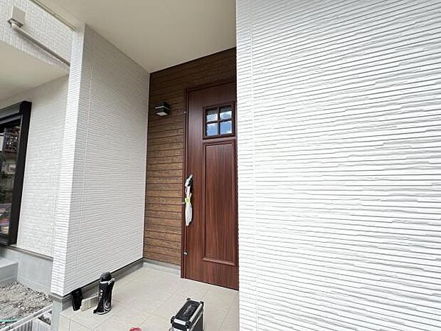 いつも気持ちよくご家族を迎えられる玄関です。綺麗で明るい玄関でお客様をお迎えいただけます。