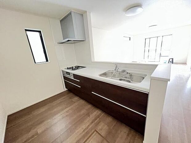 料理の時間が楽しくなるキッチンスペースです作業スペースが広く家事動線をゆったりと確保できるキッチン