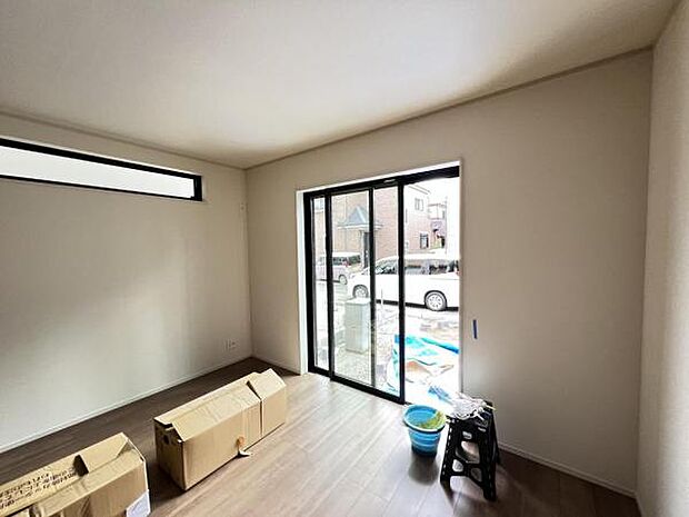 お食事中もキッチンと会話が楽しめるダイニングスペーゆったりとした開放的なダイニングキッチンスペースで