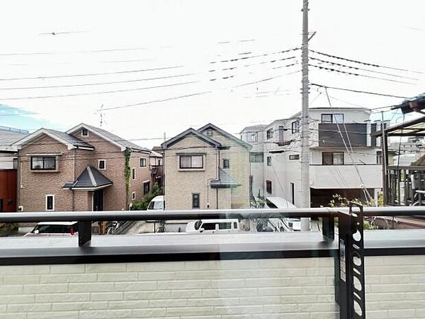 お住まいからの眺望ですバルコニーからの眺望です明るい陽射しを浴びながらゆったりと過ごすのも良いですね
