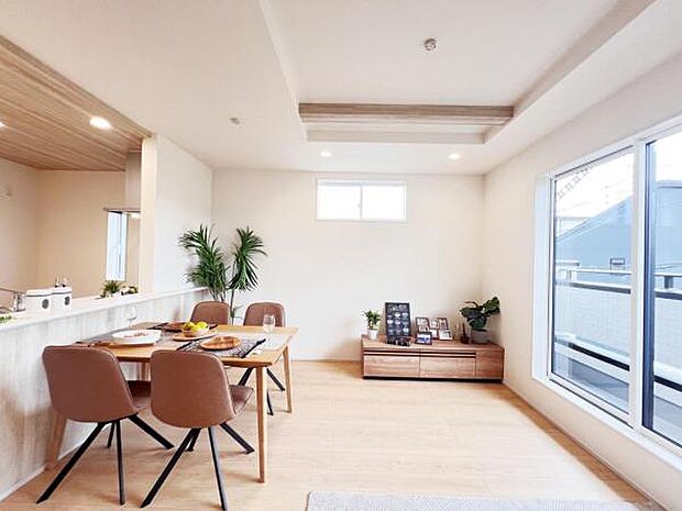 家族団らんの場所としてゆったりと居心地の良いリビングです。