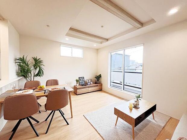 リビングダイニングになります。ご家族そろっての素敵な空間になりそうですね。