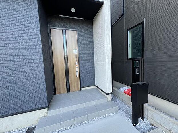 いつも気持ちよくご家族を迎えられる玄関です。