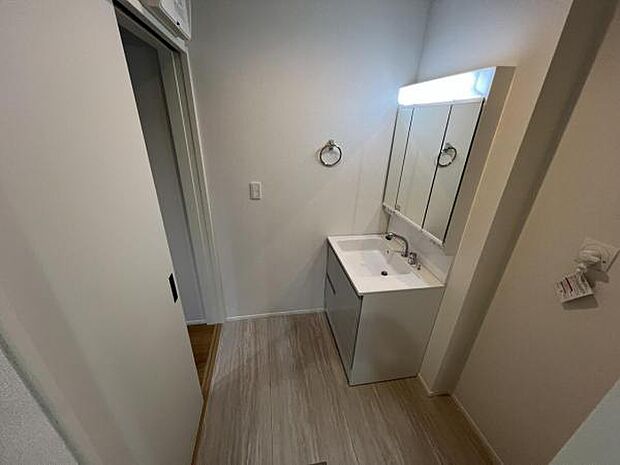 脱衣所は小さなお子様がいるご家庭にも重宝されます。