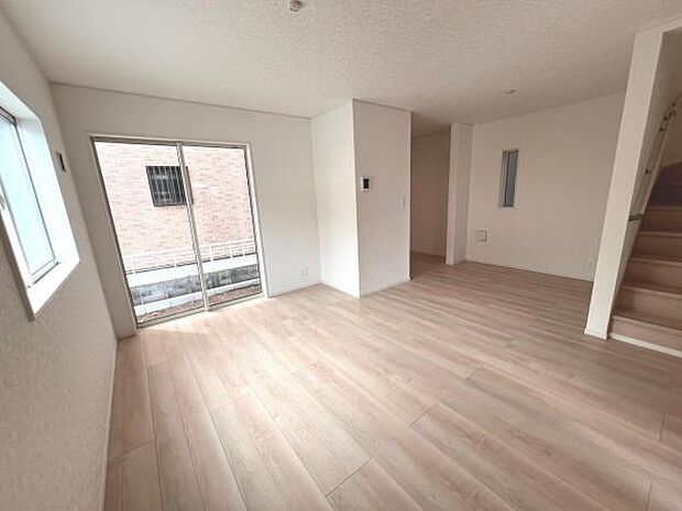 ご家族が集うLDKは約15.5帖の広さ、団らんの空間です。