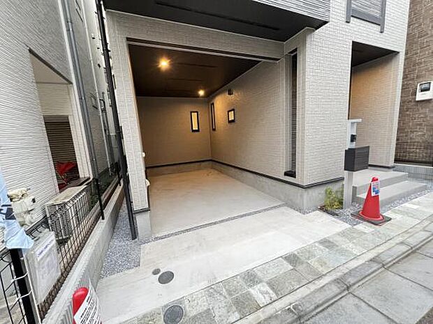 駐車場ももちろん完備しておりますのでお車所有の方にも心強いです。