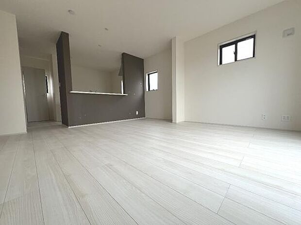 ご家族が集うLDKは約18.7帖の広さ、団らんの空間です。