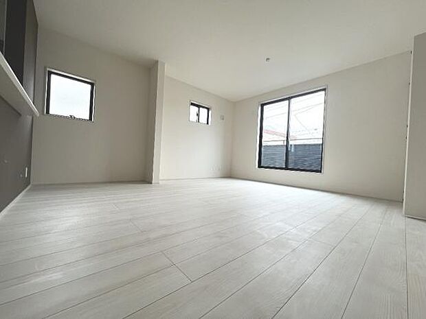 リビングダイニングになります。ご家族そろっての素敵な空間になりそうですね。