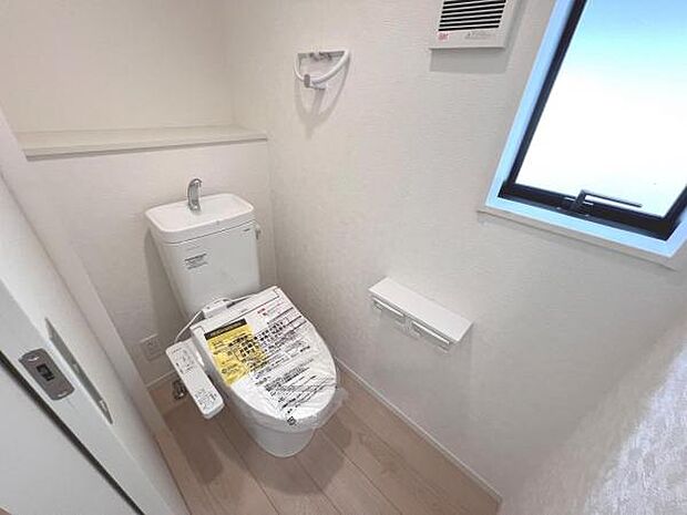 各階にトイレを設けており、ご家族が揃う時もゆとりをもってご利用いただけます。