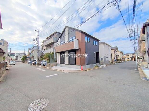 前面道路を含めた現地写真です。