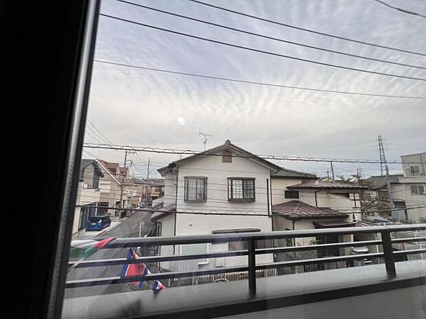 お住まいからの眺望ですバルコニーからの眺望です明るい陽射しを浴びながらゆったりと過ごすのも良いですね