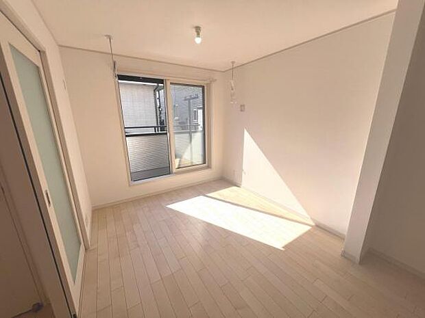 リビングダイニングになります。ご家族そろっての素敵な空間になりそうですね。