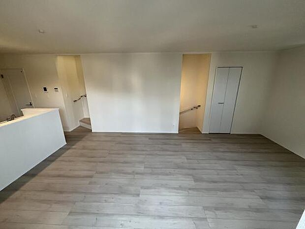 リビングダイニングになります。ご家族そろっての素敵な空間になりそうですね。