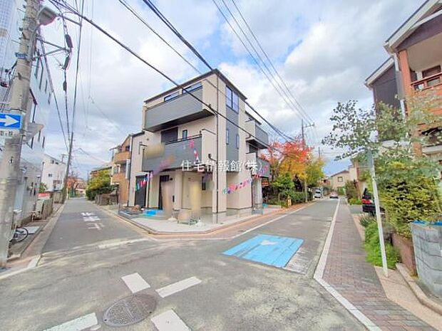 前面道路を含めた現地写真です。