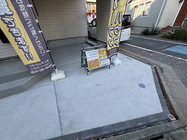 駐車場ももちろん完備しておりますのでお車所有の方にも心強いです。