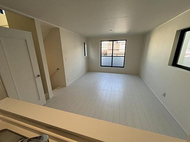 リビングダイニングになります。ご家族そろっての素敵な空間になりそうですね。