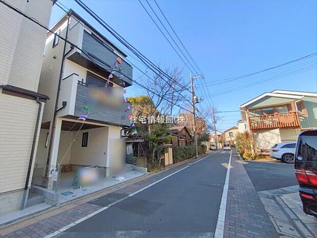 前面道路を含めた現地写真です。