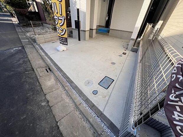 駐車場ももちろん完備しておりますのでお車所有の方にも心強いです。