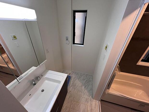 脱衣所は小さなお子様がいるご家庭にも重宝されます。