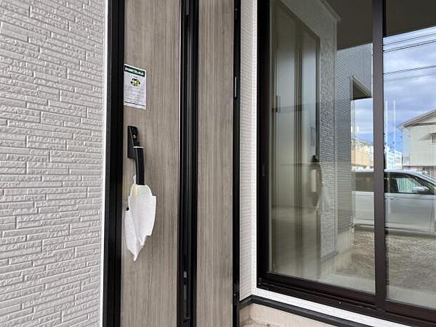 いつも気持ちよくご家族を迎えられる玄関です。綺麗で明るい玄関でお客様をお迎えいただけます。