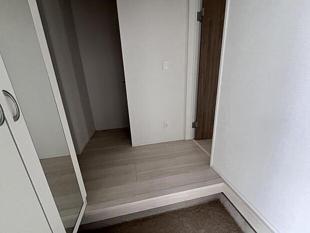 いつも気持ちよくご家族を迎えられる玄関です。綺麗で明るい玄関でお客様をお迎えいただけます。