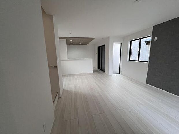 リビングダイニングになりますご家族そろっての素敵な空間になりそうですね暖かな日差しが差し込むリビング