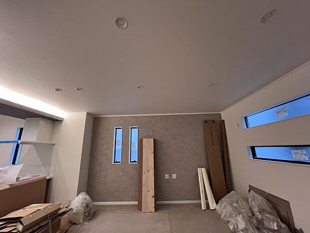 お食事中もキッチンと会話が楽しめるダイニングスペーゆったりとした開放的なダイニングキッチンスペースで