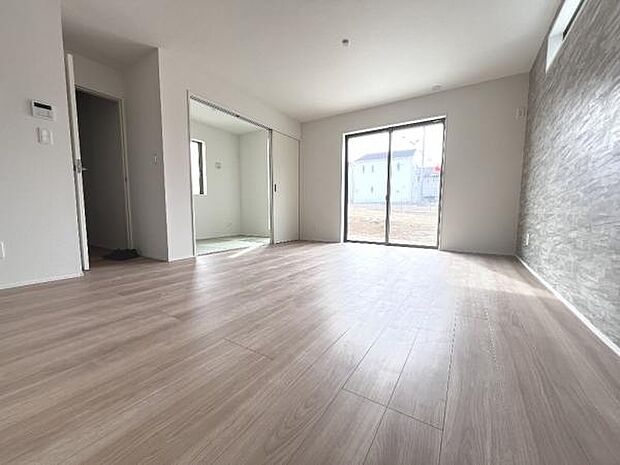 リビングダイニングになります。ご家族そろっての素敵な空間になりそうですね。