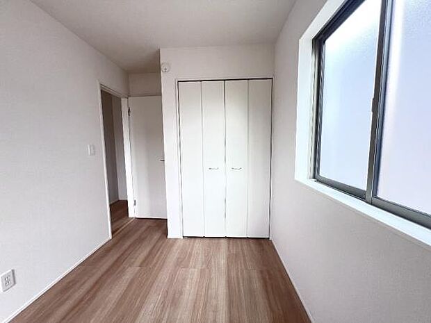 いつでもお部屋をスッキリお使い頂ける収納スペースを設置。