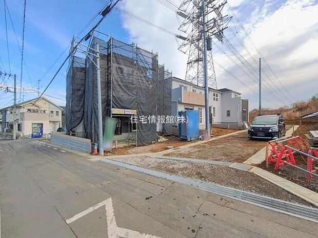 前面道路を含めた現地写真です。