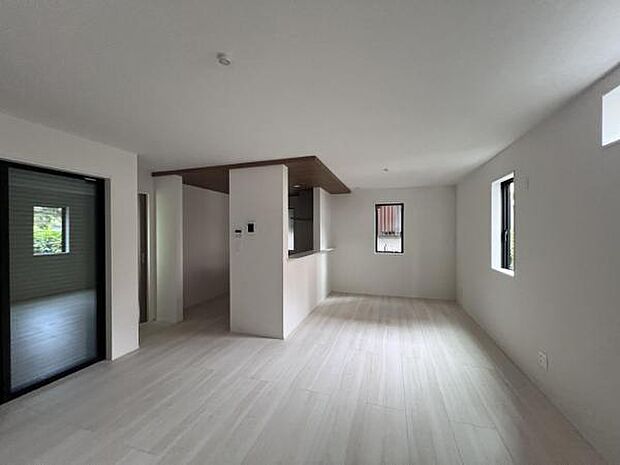 家族団らんの場所としてゆったりと居心地の良いリビングです明るい日差しが入る風通しの良いリビングですご