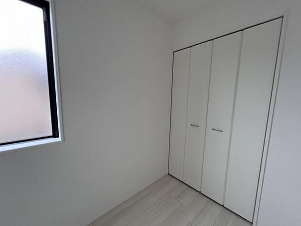 いつでもお部屋をスッキリお使い頂ける収納スペースを設置中の物を確認しやすく取り出しやすい収納スペース