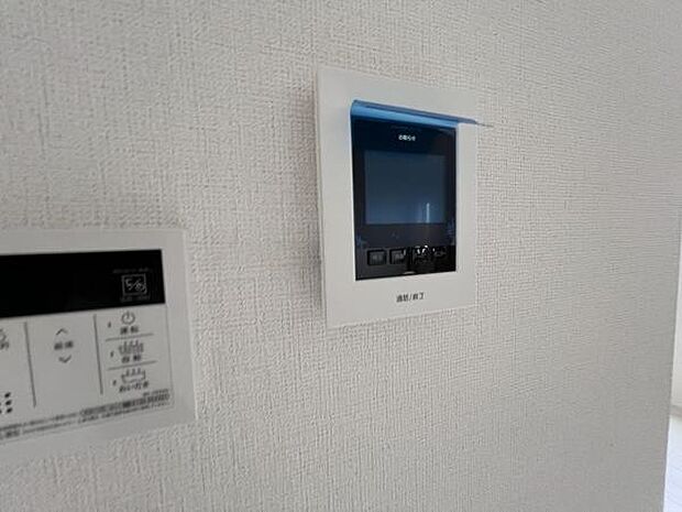 訪問者を確認できるTVモニター付きインターフォンです。