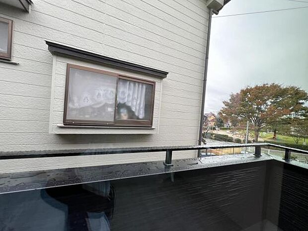 お住まいからの眺望ですバルコニーからの眺望です明るい陽射しを浴びながらゆったりと過ごすのも良いですね