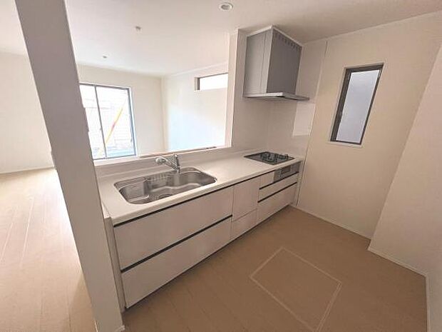 リビングが見渡せ、料理中も会話が弾む対面式キッチンです。