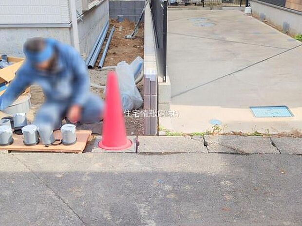 前面道路を含めた現地写真です。