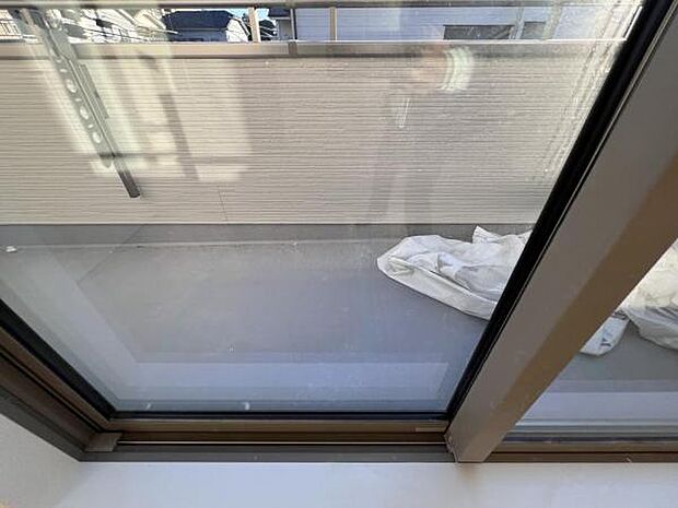 お洗濯ものを気持ち良く太陽の光で干せるのが嬉しいですね開放感あふれる広々としたバルコニーはお洗濯はも